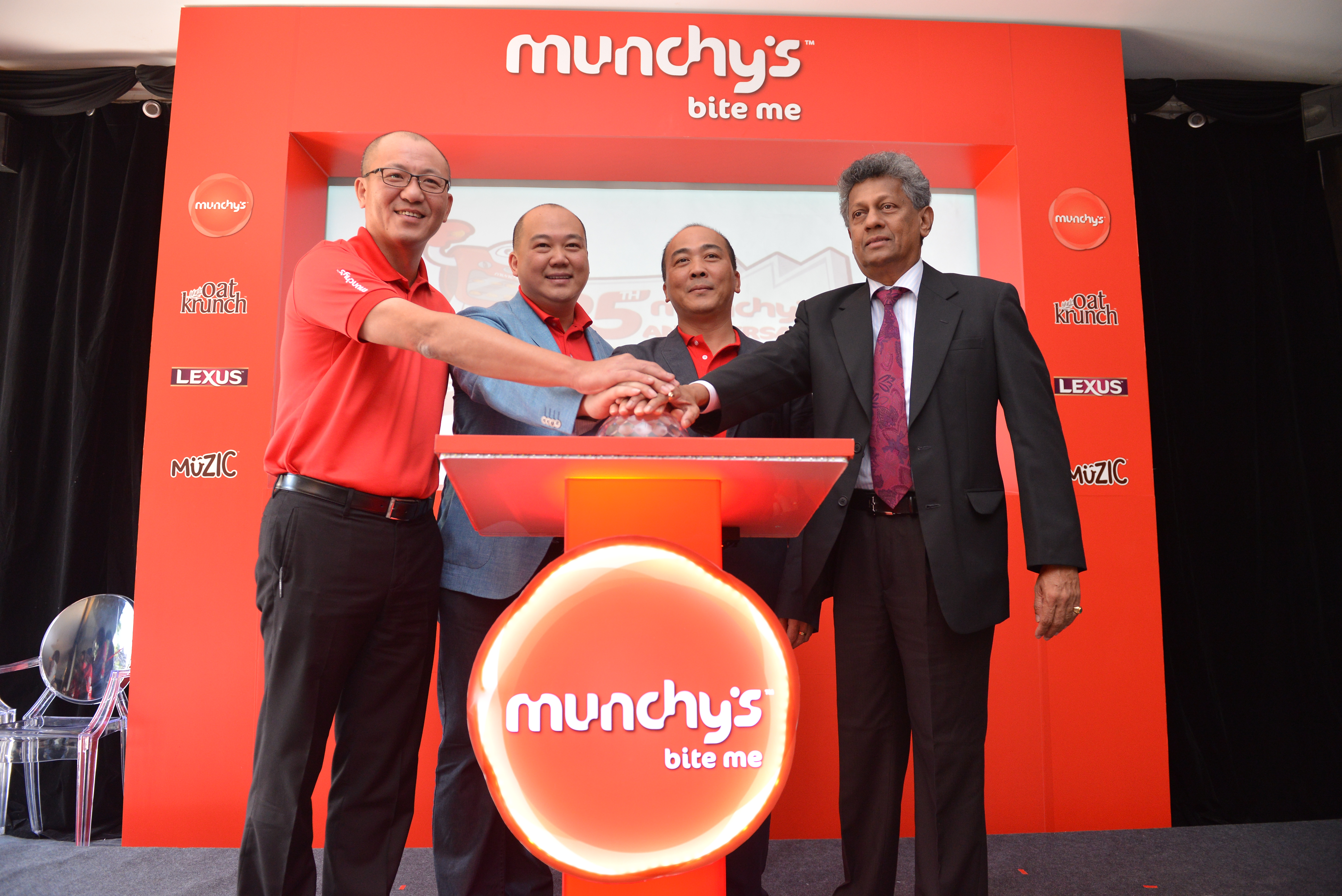 (From left to right) Rodney Wong, MUNCHY’S Commercial Director; Tan brothers – CK Tan and LK Tan, MUNCHY’S Founders; and Rajan Pillai, MUNCHY’S Senior Operations Director