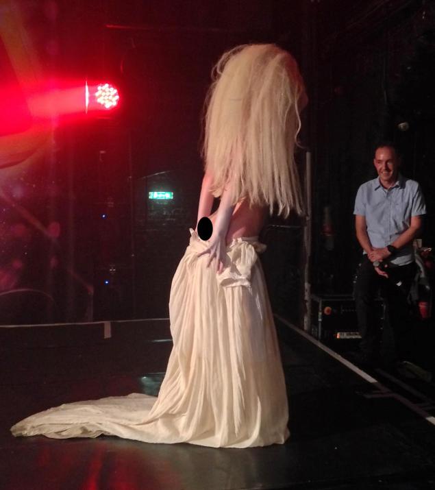 Lady Gaga gets completely naked in London performance - NY 